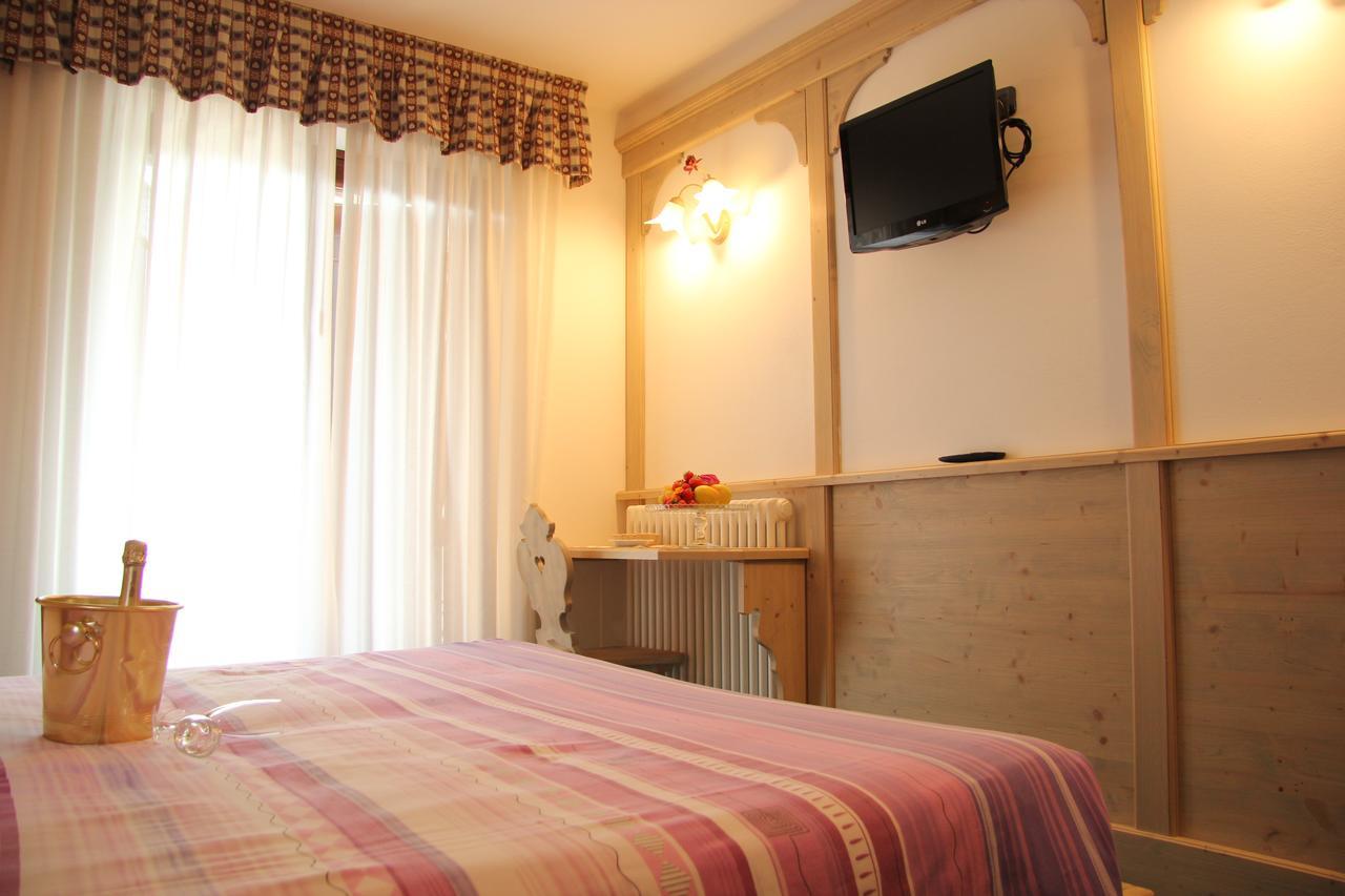 Hotel Lory Pinzolo Buitenkant foto