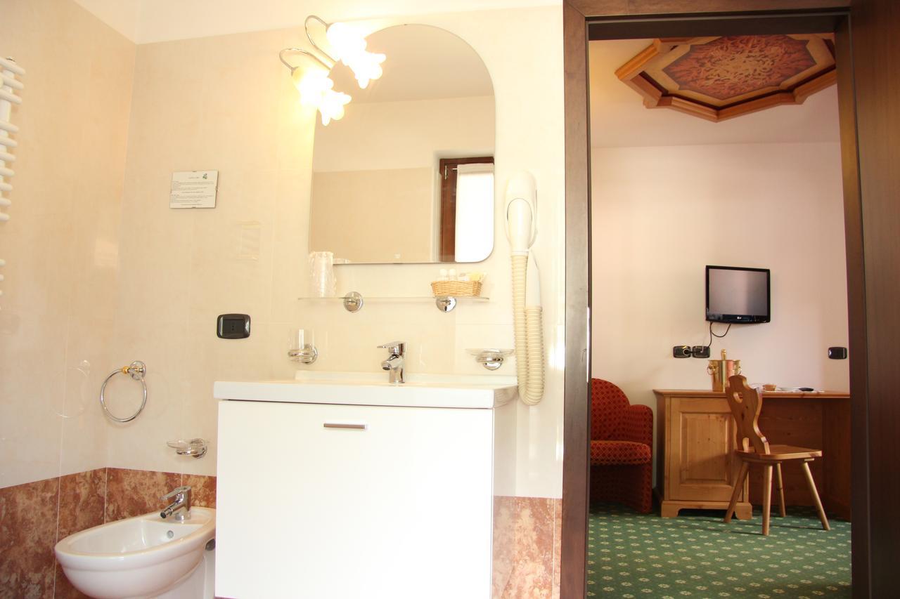 Hotel Lory Pinzolo Buitenkant foto