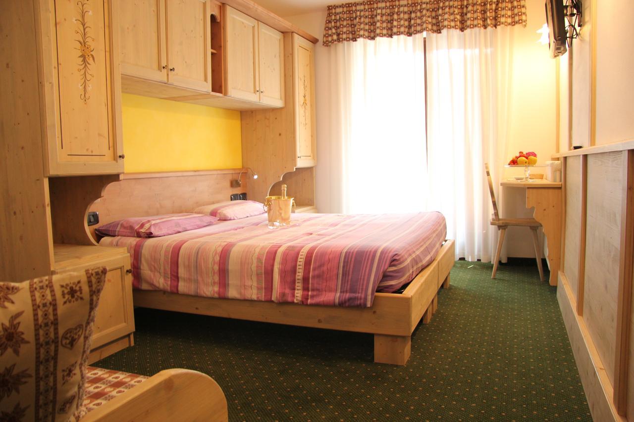 Hotel Lory Pinzolo Buitenkant foto